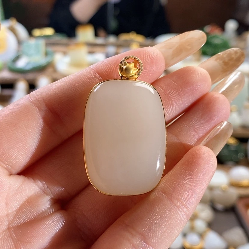 【闪购商品】和田玉吊坠18K金镶嵌