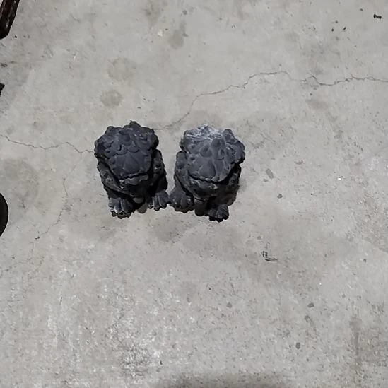 一***销黄色的装饰品摆件