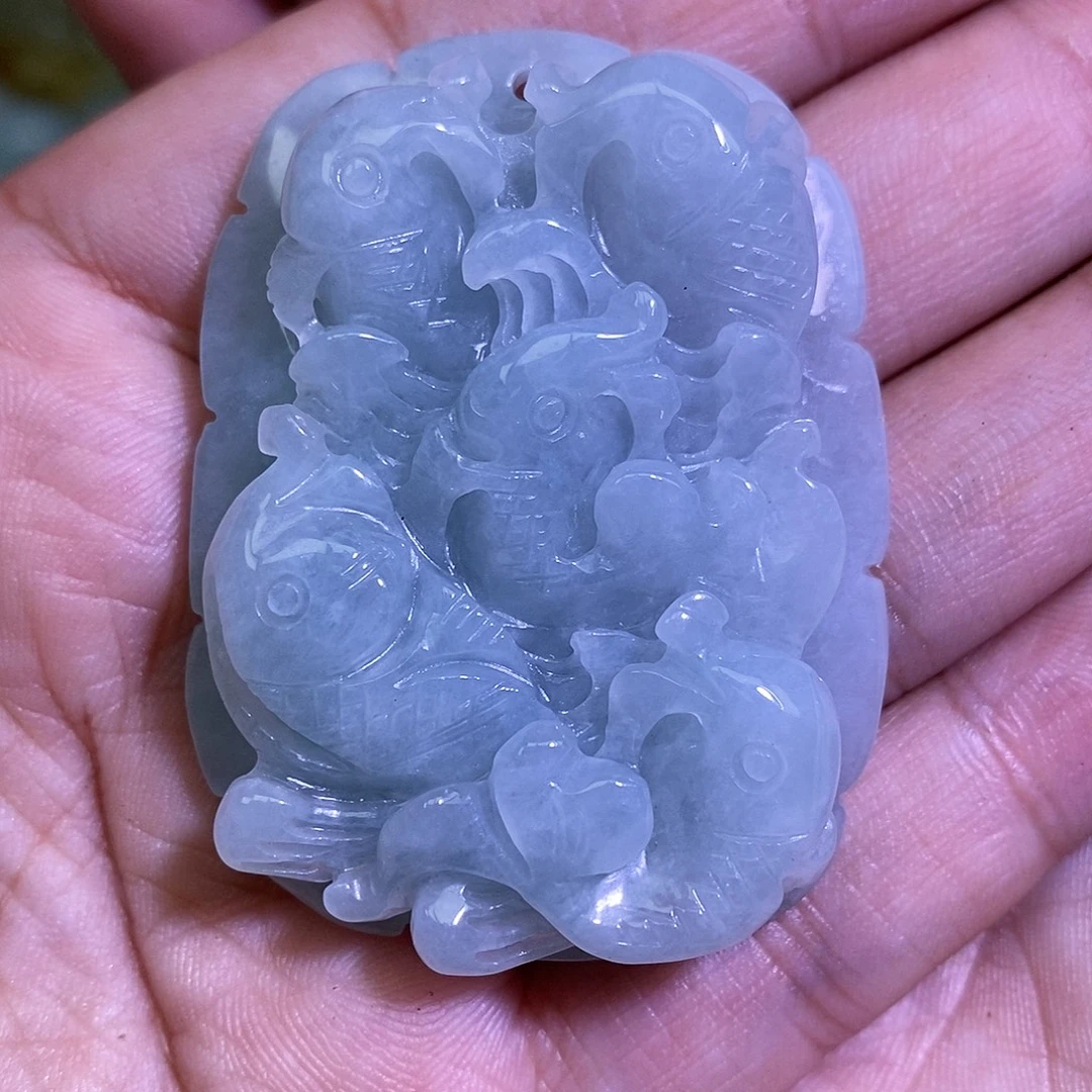 翡翠未镶嵌颈饰鱼