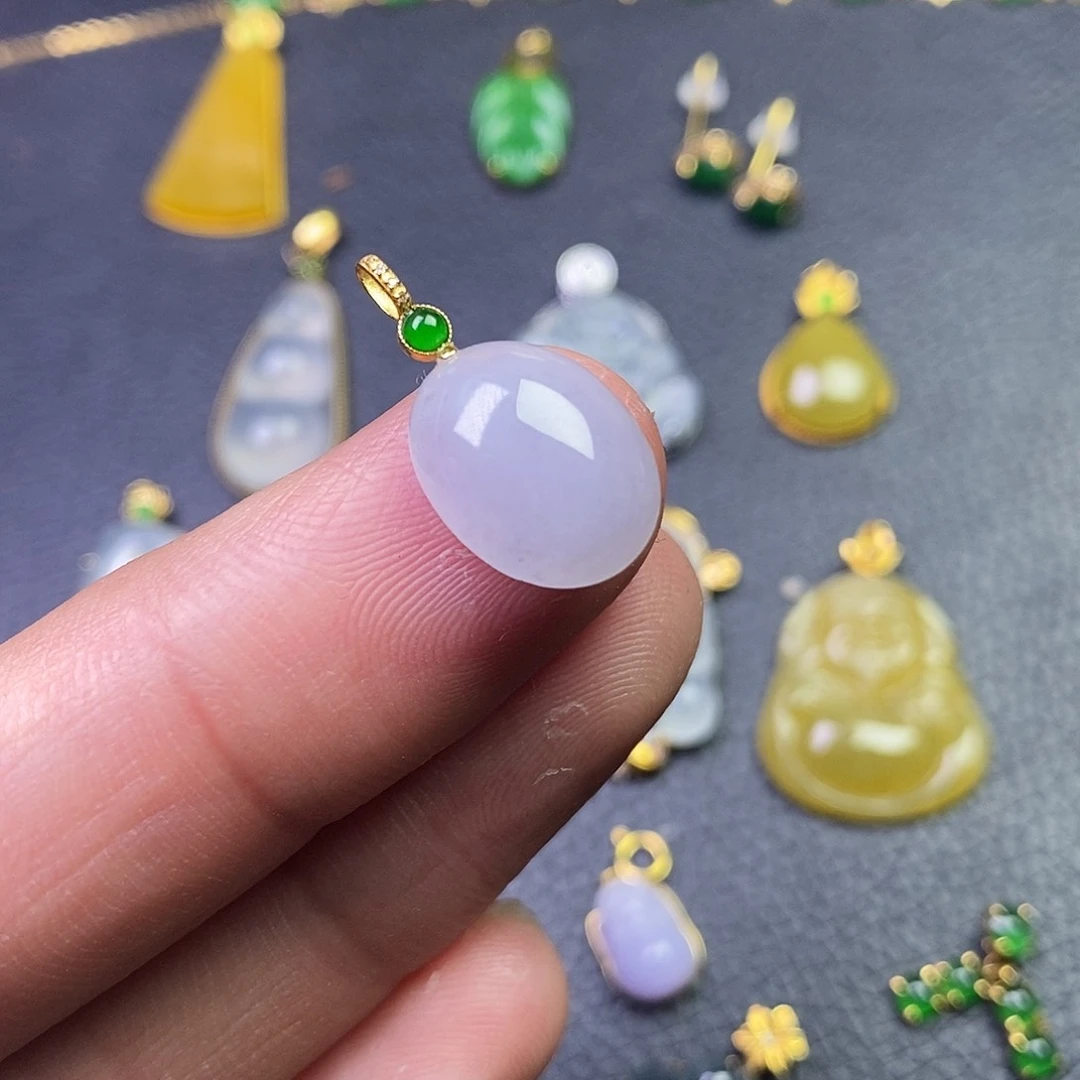 颈饰18K金镶嵌翡翠