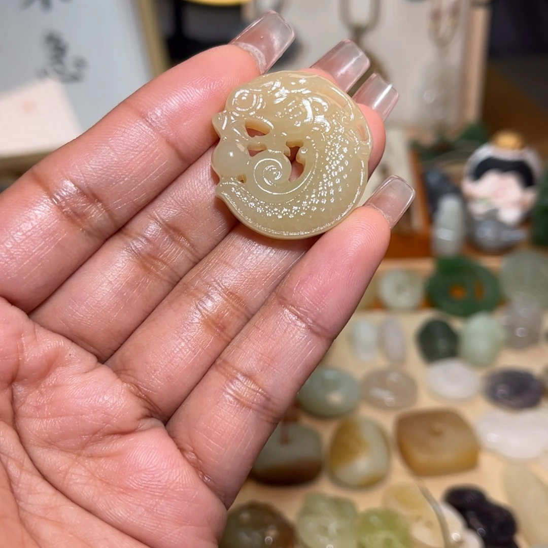 和田玉颈饰未镶嵌墨***c