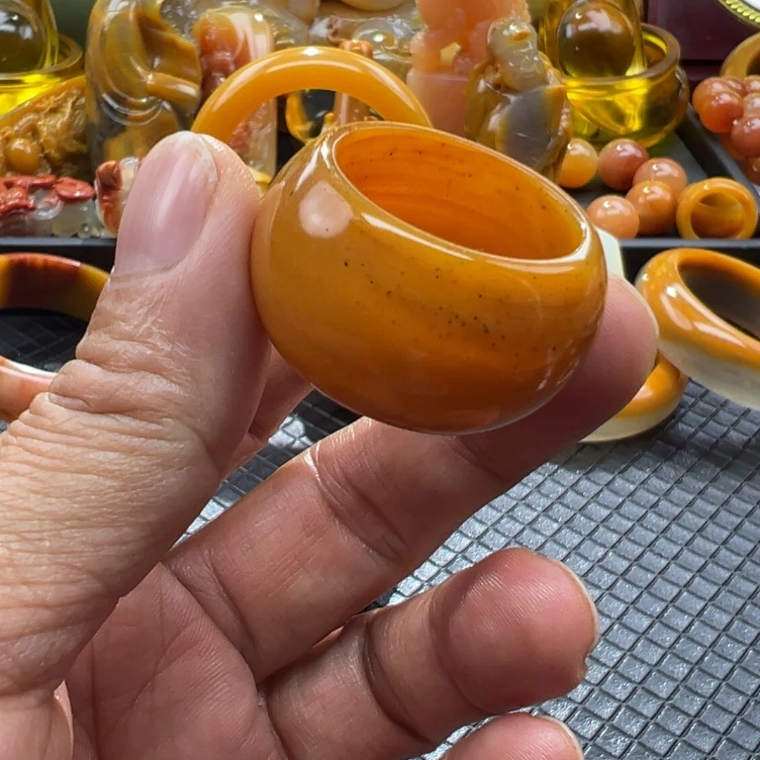 石英质玉未镶嵌颈饰