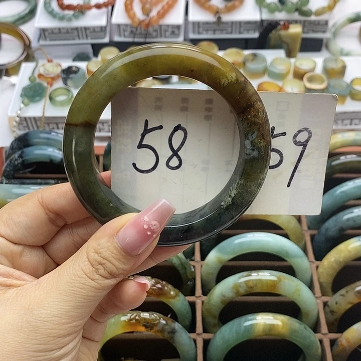 蛇纹石玉手镯未镶嵌