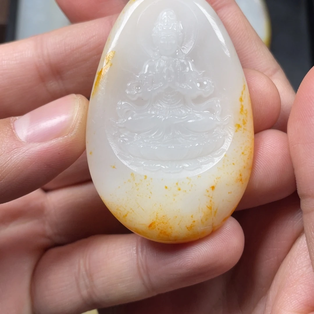 楊***玉新疆观音挂件吊坠