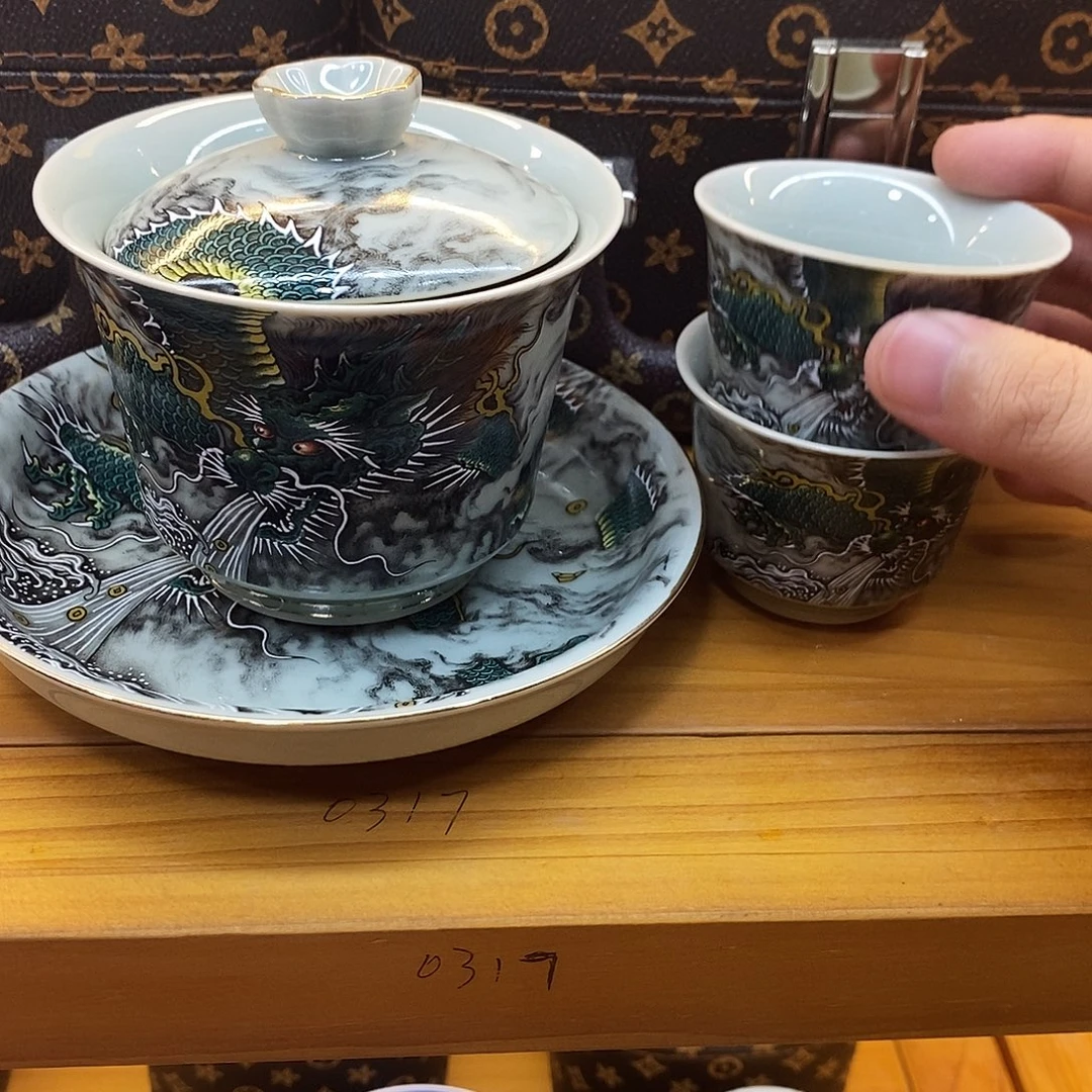盖碗里的水煮开后放入