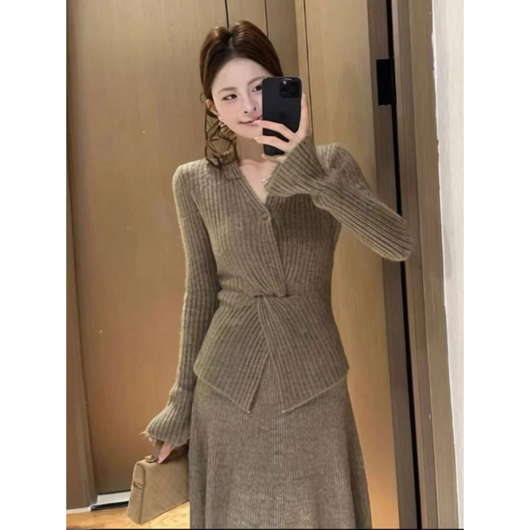 巨好看小香风套装女2025新款秋冬季穿搭一整套针织衫半身裙两件套