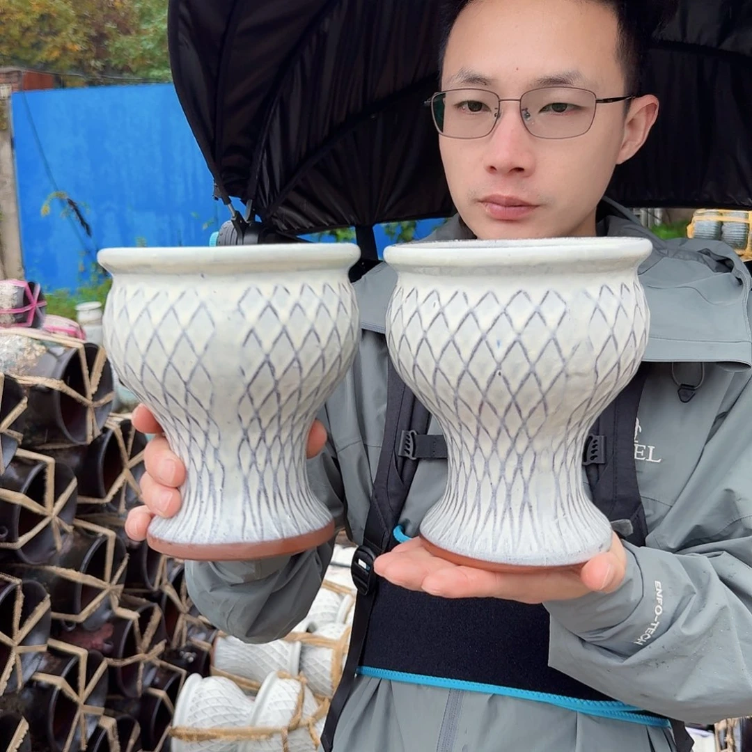 紫砂花盆口15高18（两个网格美人鱼