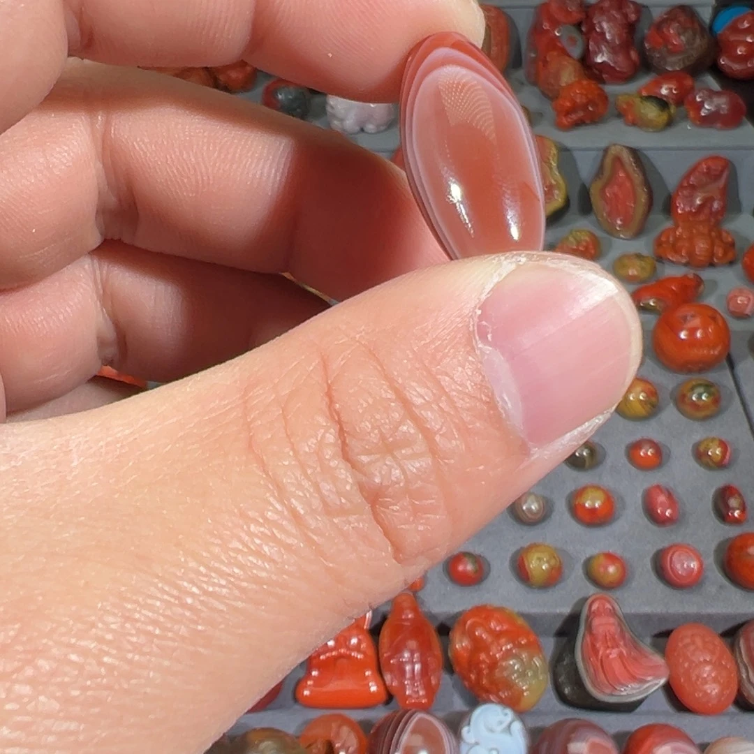 南红玛瑙未镶嵌红白色波浪纹桶珠