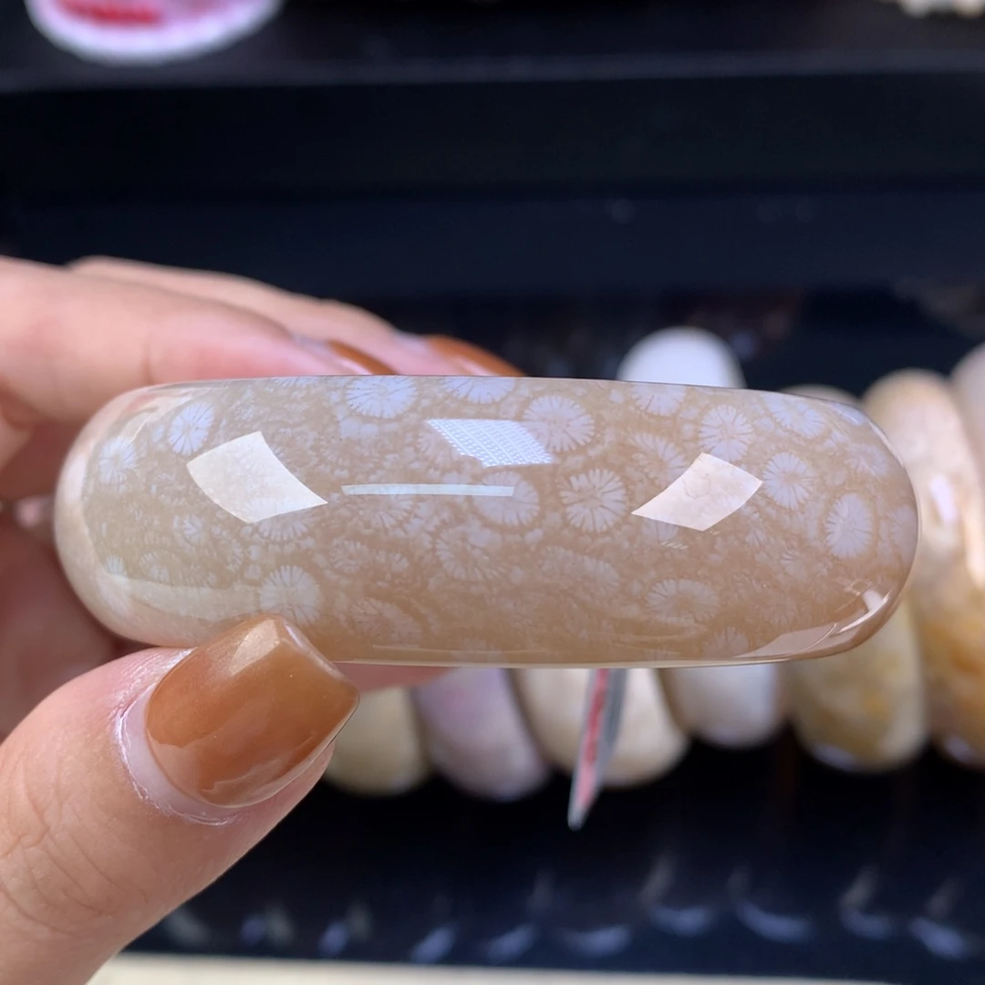 硅化珊瑚（珊瑚玉）未镶嵌颈饰精美手镯56.4口（36号）