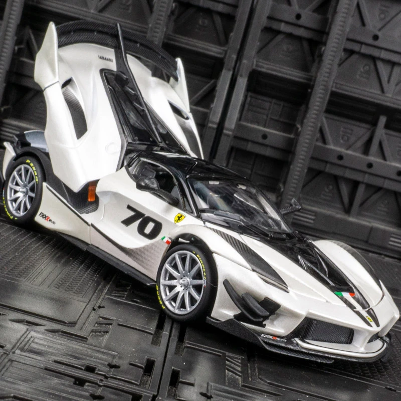 比美高1:32仿真法拉利FXX K EVO合金跑车模型声光回力车金属收藏