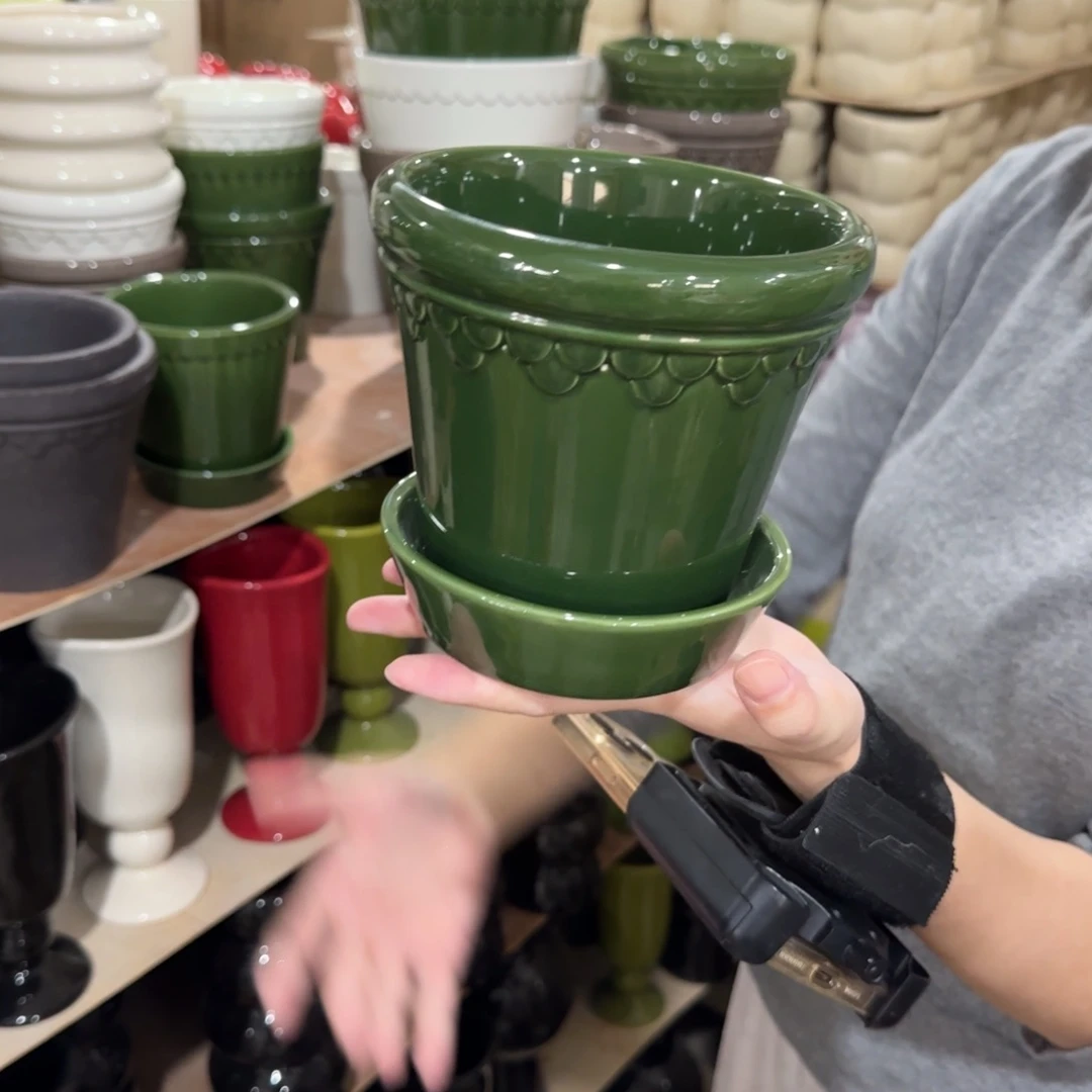 b3绿色带托花盆花盆花盆