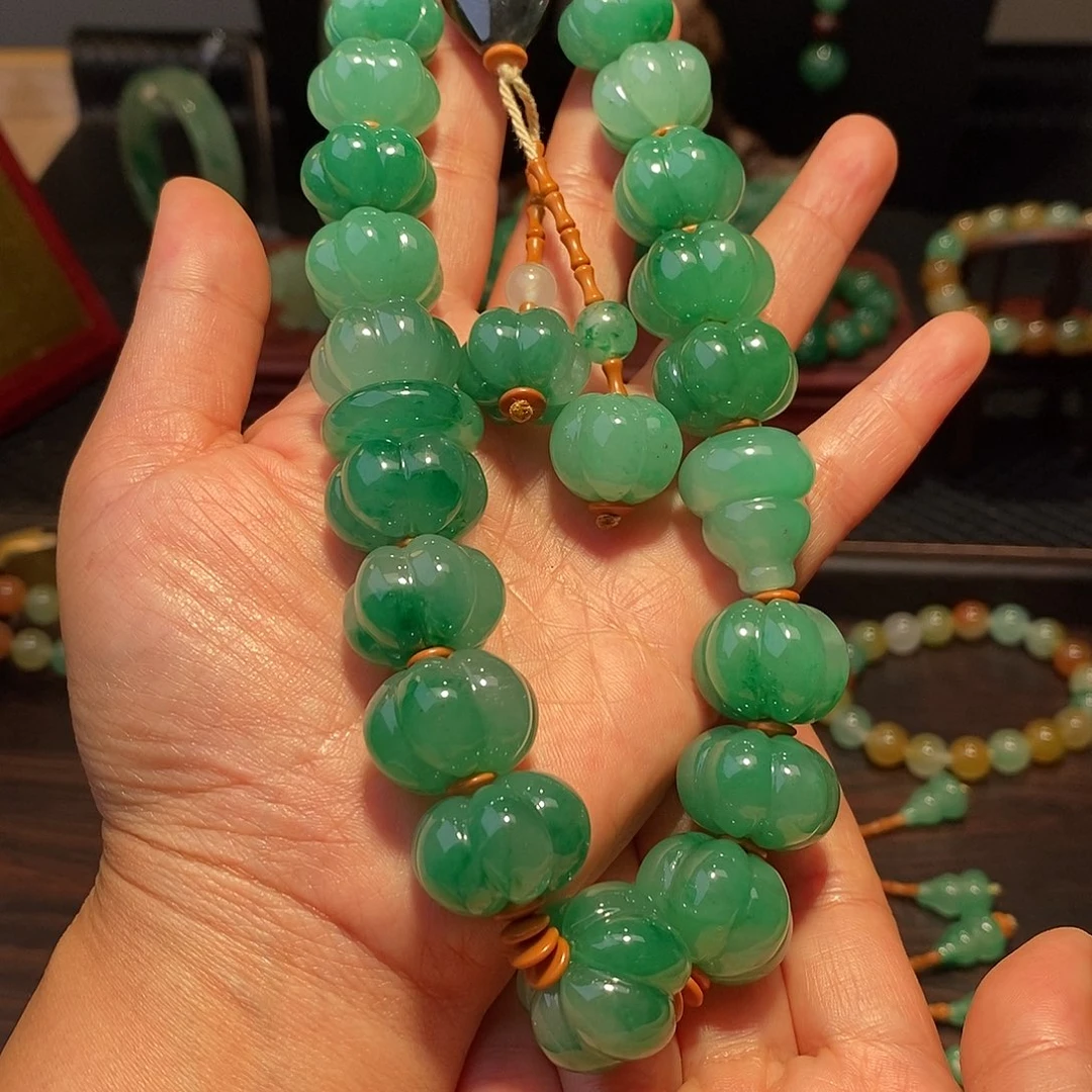 z***s石英质玉（非洲翠）未镶嵌串