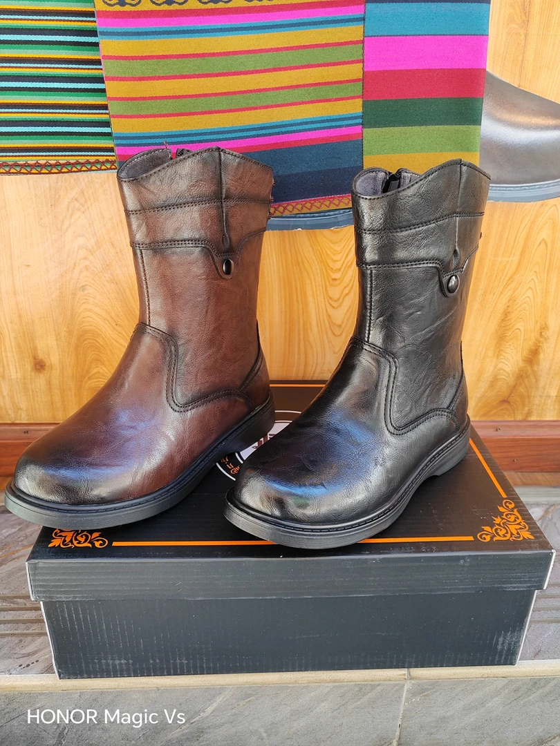 六一小孩真皮藏靴