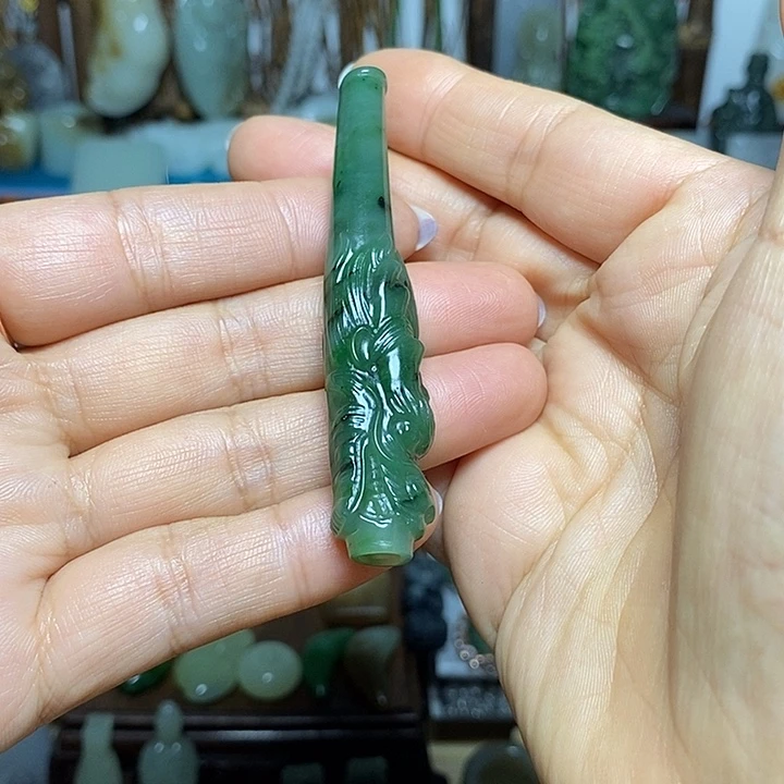 秋***子和田玉未镶嵌颈饰