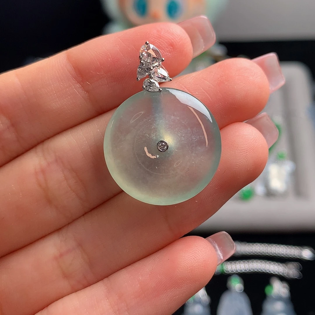 18K金镶嵌挂件翡翠