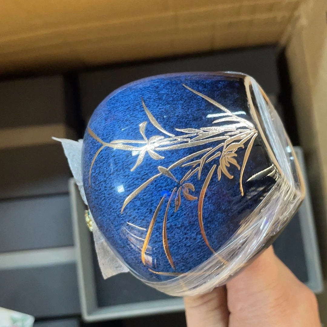 搪瓷杯子里还有很多东西