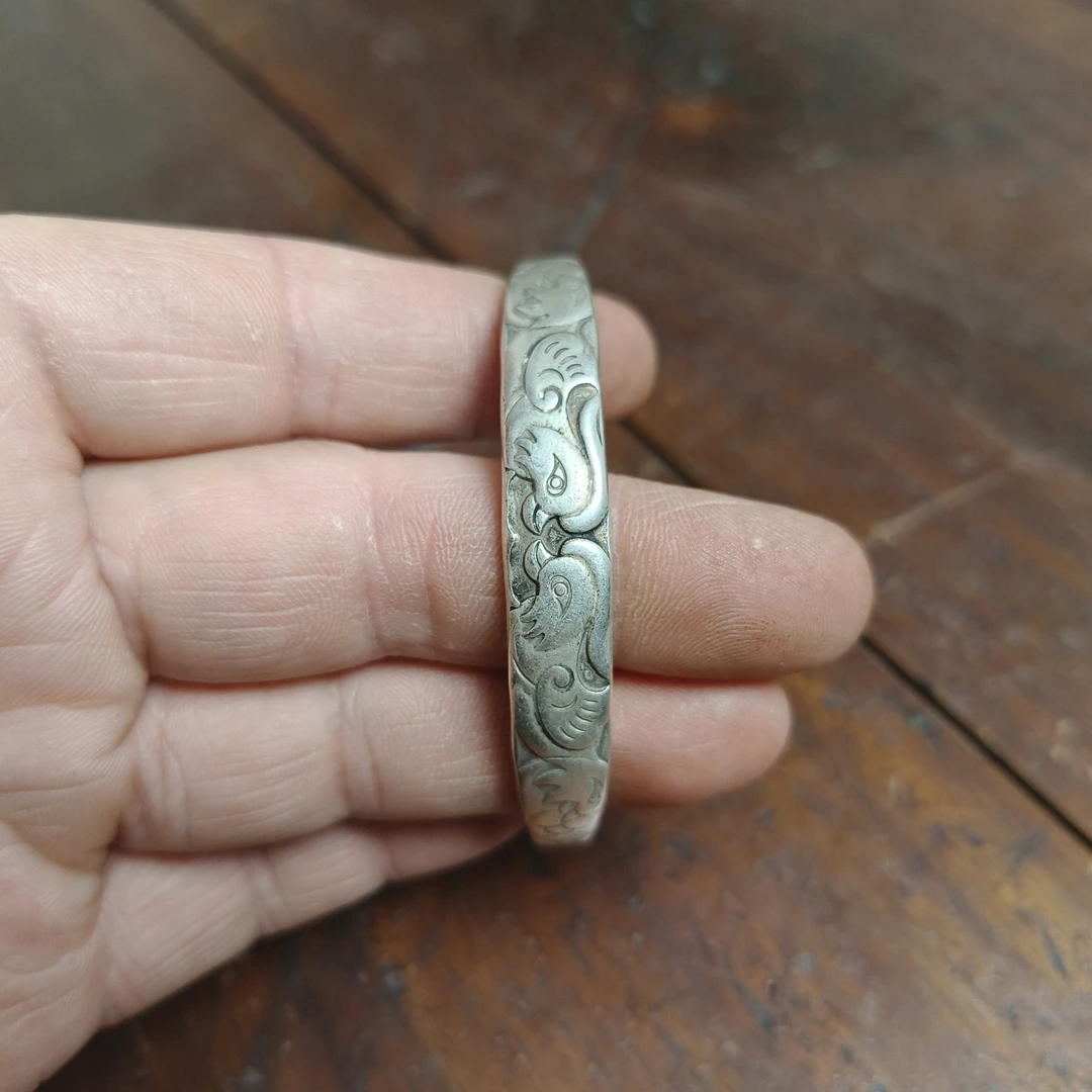 现代工艺品S005银白色刻字手镯一个现代复古摆件精美创意摆件