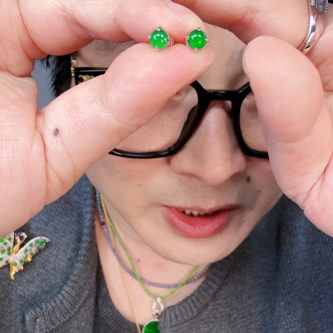 翡翠颈饰未镶嵌一对