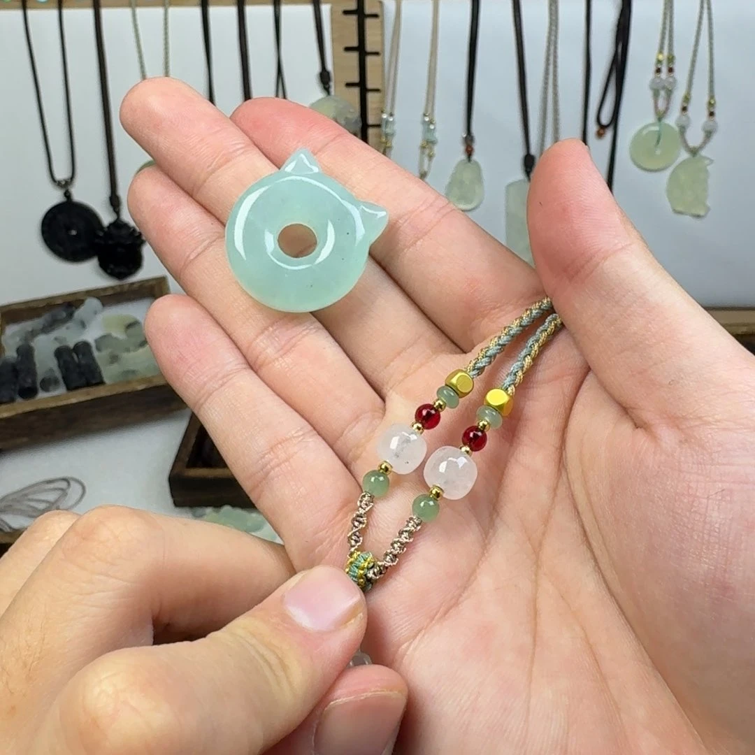 蛇纹石玉直播间选绳子未镶嵌呆*鱼