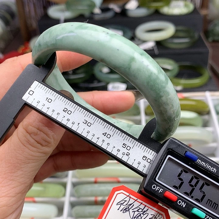 蛇纹石玉手镯未镶嵌987