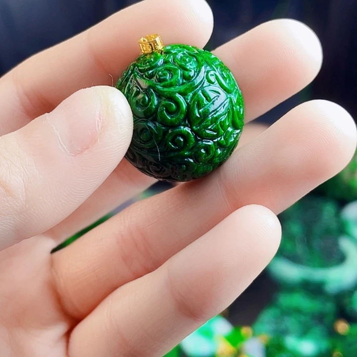 翡翠18K金镶嵌颈饰多样性