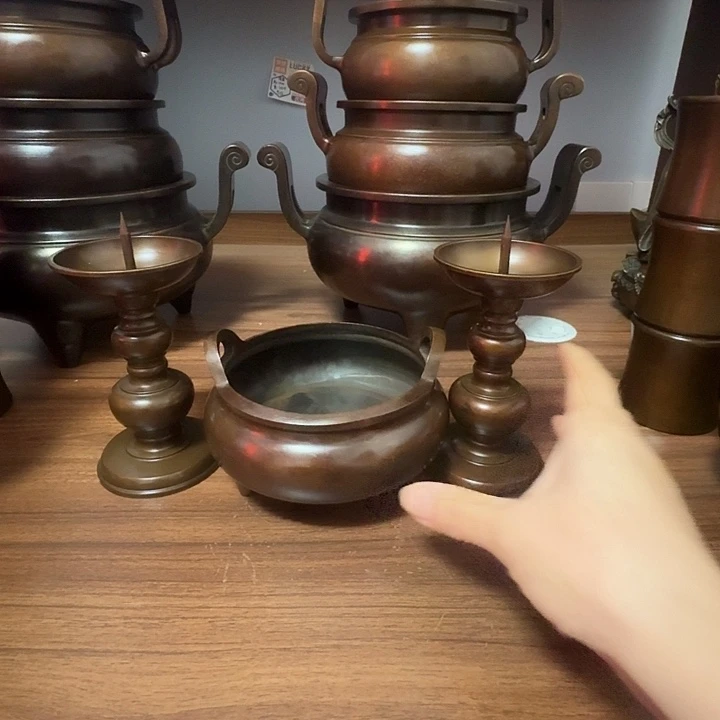 同***步烛台加炉子。