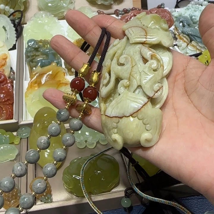 蛇纹石玉吊坠未镶嵌