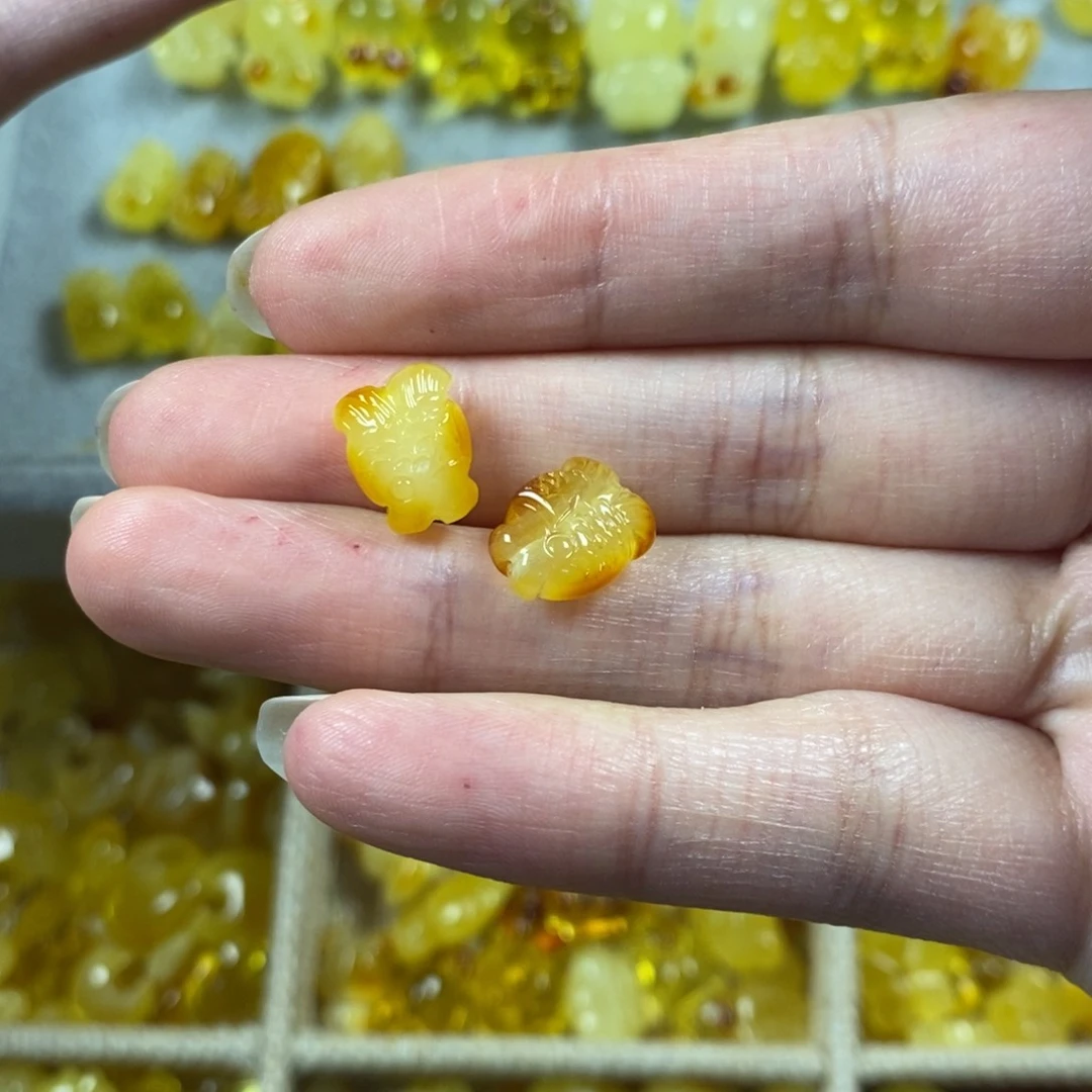 琥珀裸石未镶嵌小***?鱼