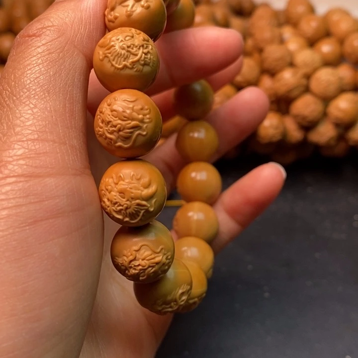 猴头核桃吊坠龙马精神