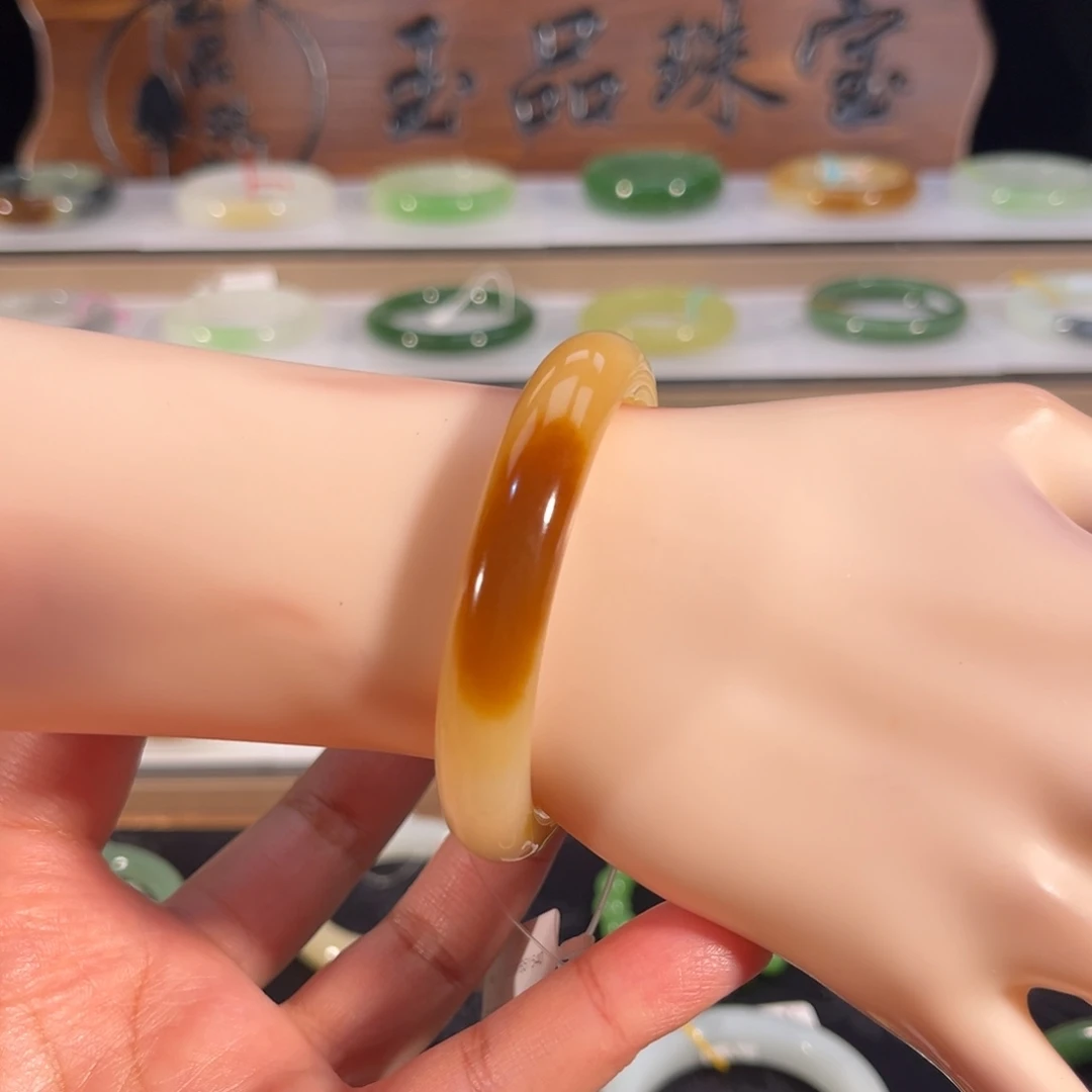 和田玉未镶嵌手镯且末糖