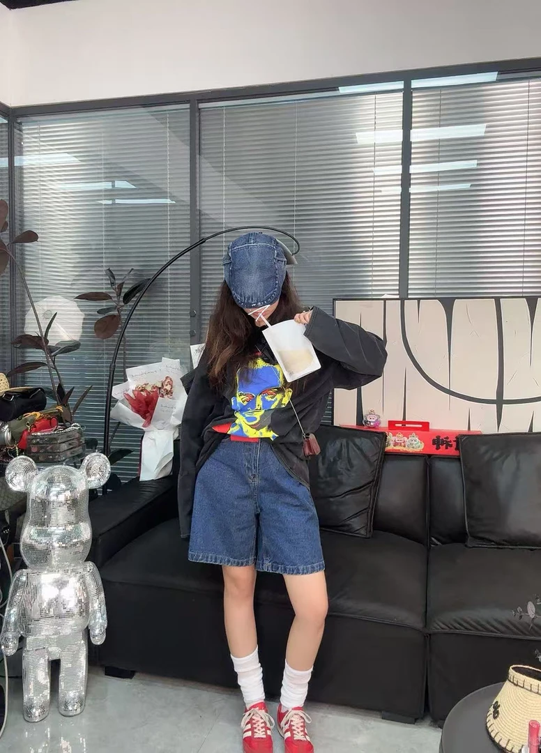 《赵小姐推荐》印花极简风休闲漏肩上衣