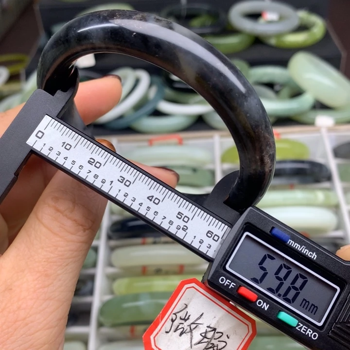蛇纹石玉未镶嵌手镯930