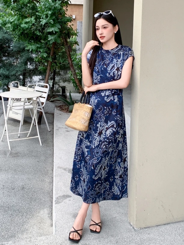 MZ迪+青花瓷风收腰飞飞袖复古印花长款吊带夏季宴会连衣裙女-D116