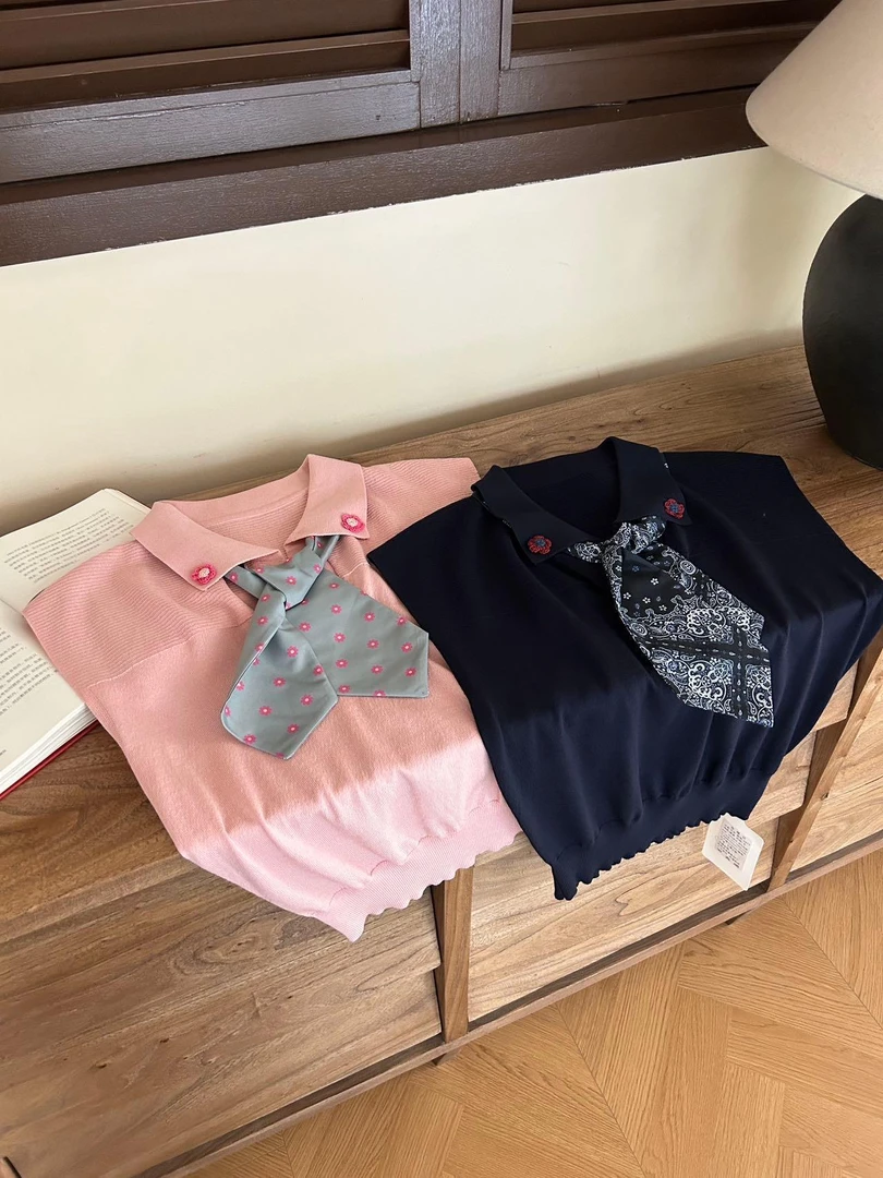 赵小小【配丝巾&非正式学院】腰果花丝巾翻领飞袖针织衫上衣6377