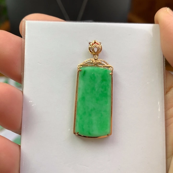 翡翠18K金镶嵌颈饰翡翠吊坠