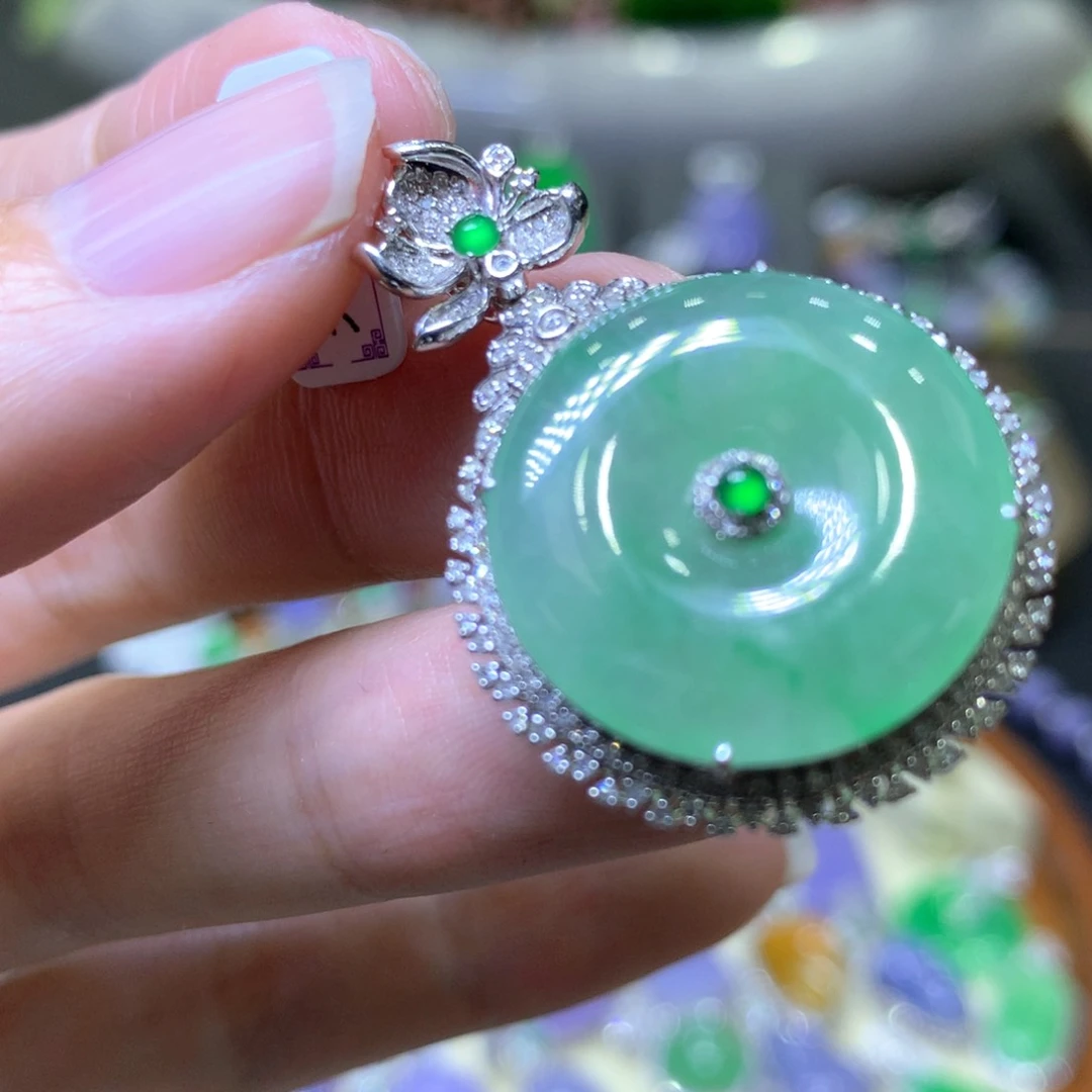 【闪购商品】翡翠颈饰18K金镶嵌翡翠吊坠项链