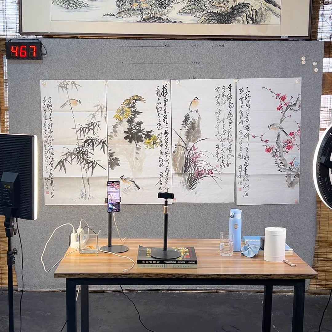 国画467 花鸟在树丛的顶端发出巨大声音