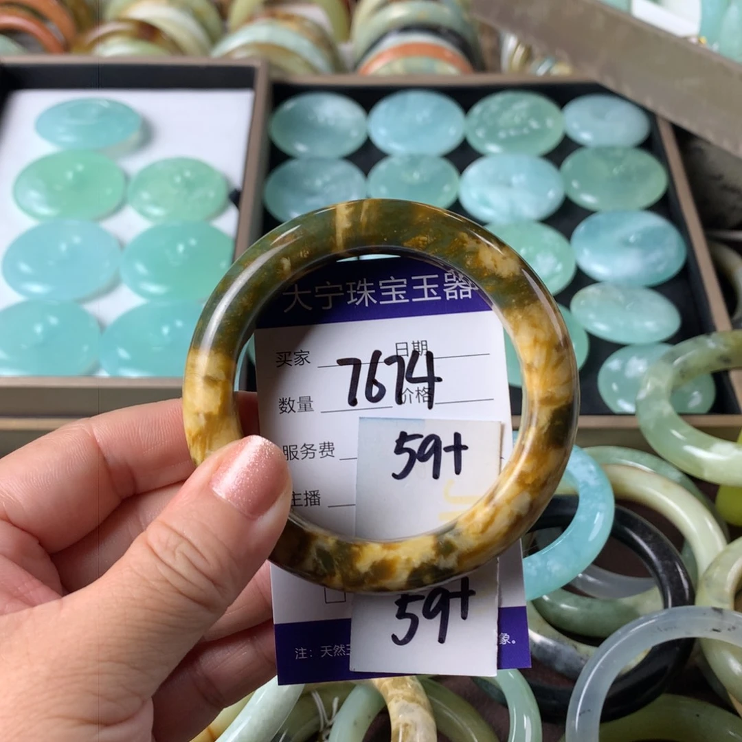 蛇纹石玉手镯未镶嵌雾****晴7674