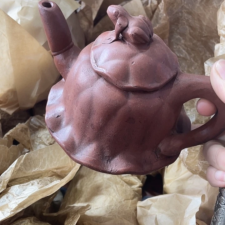 紫砂茶壶矿泥料，手工制作的一把紫砂壶。