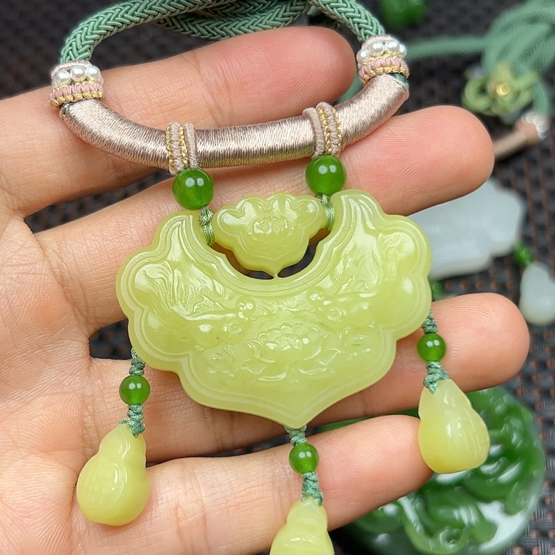 和田玉未镶嵌挂件