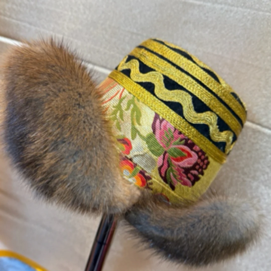 藏式小男孩次仁金果冒子