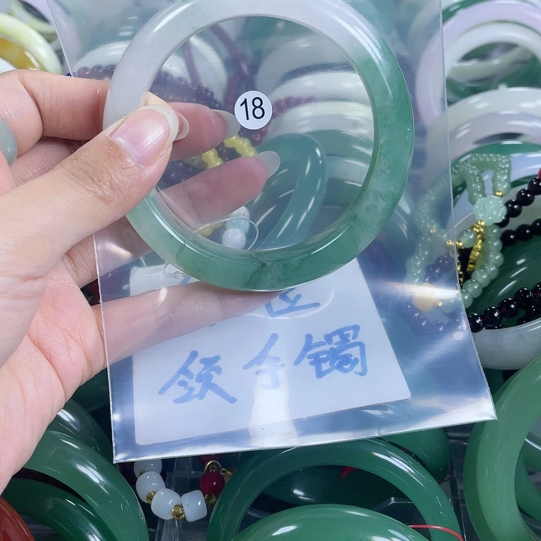 【闪购商品】石英质玉手镯未镶嵌6162