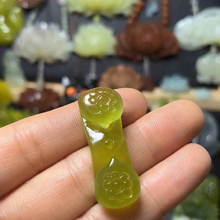蛇纹石玉未镶嵌颈饰