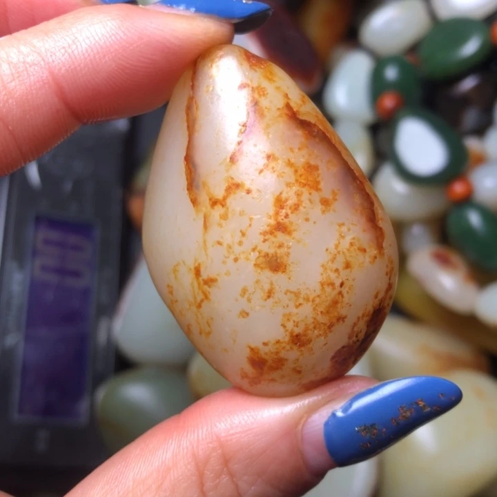 和田玉（翠青玉）未镶嵌珠宝奇石