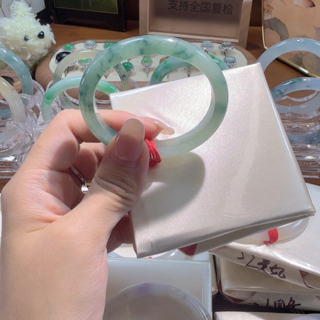 是***七翡翠未镶嵌手镯51.5贵妃