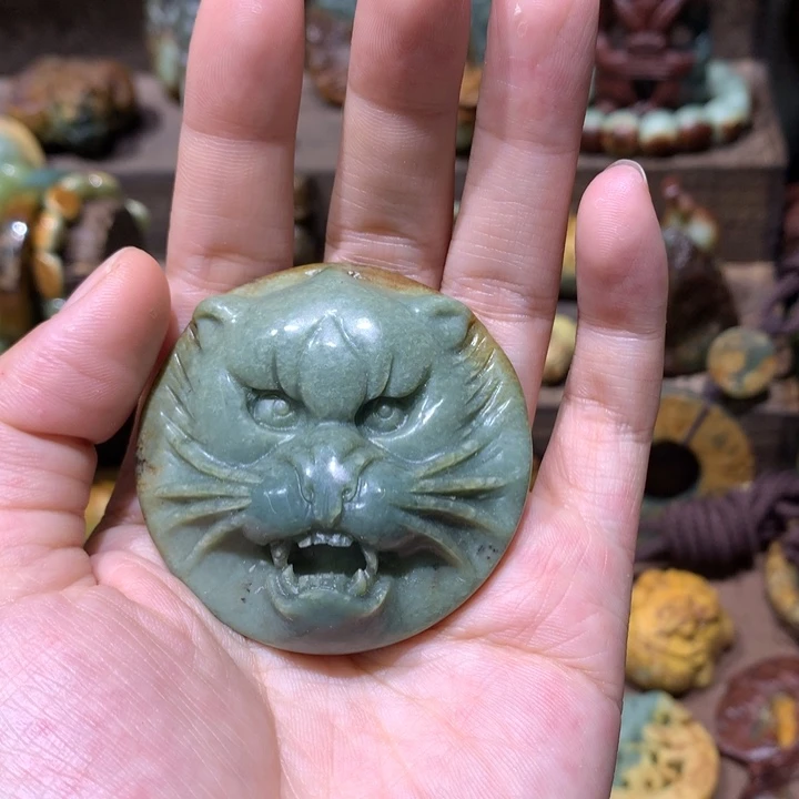 未镶嵌岫岩河磨玉(透闪石质玉)挂件