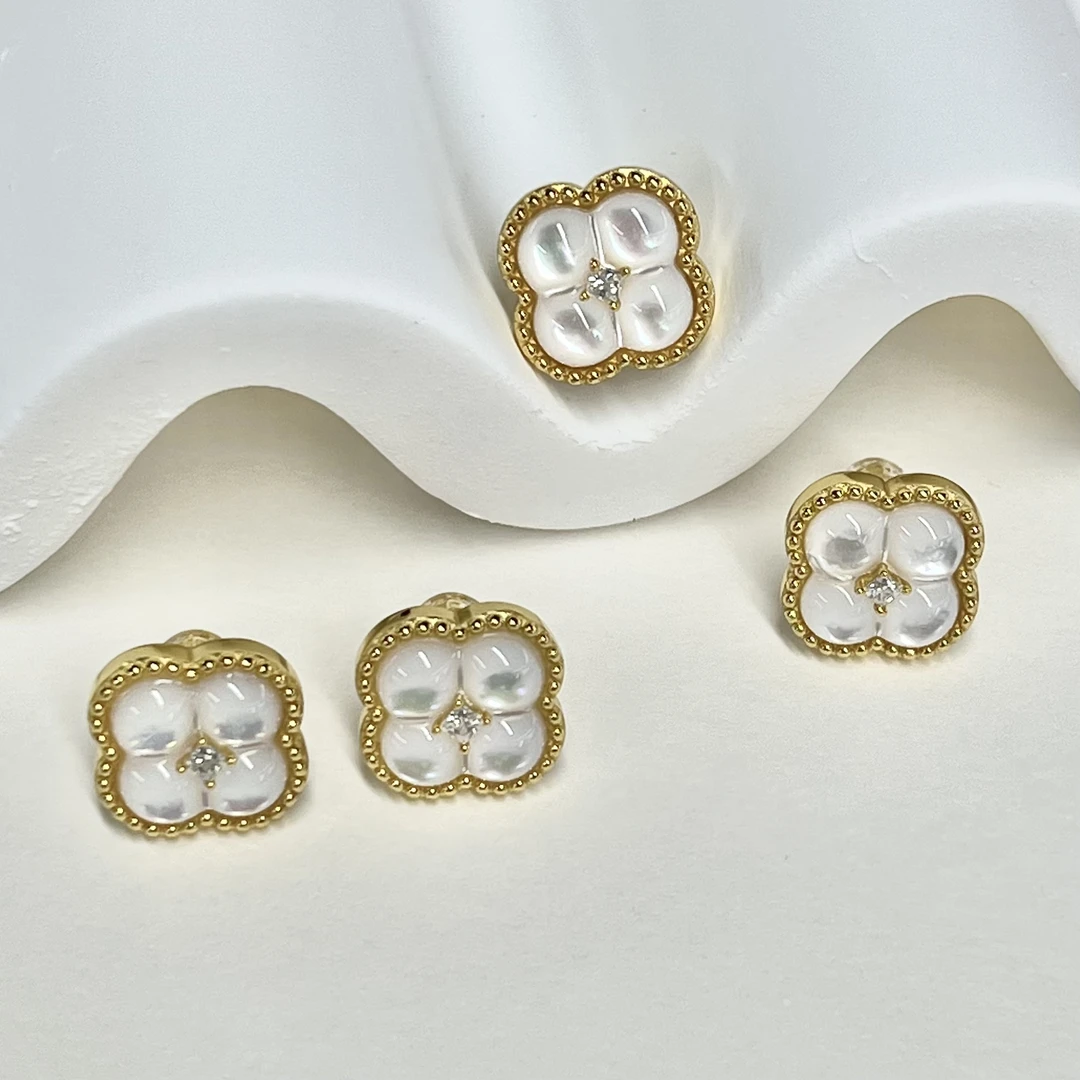 【小宝珠宝】12 T9883-S925银镶嵌白贝母耳钉-多样性发其一-9×2.5mm
