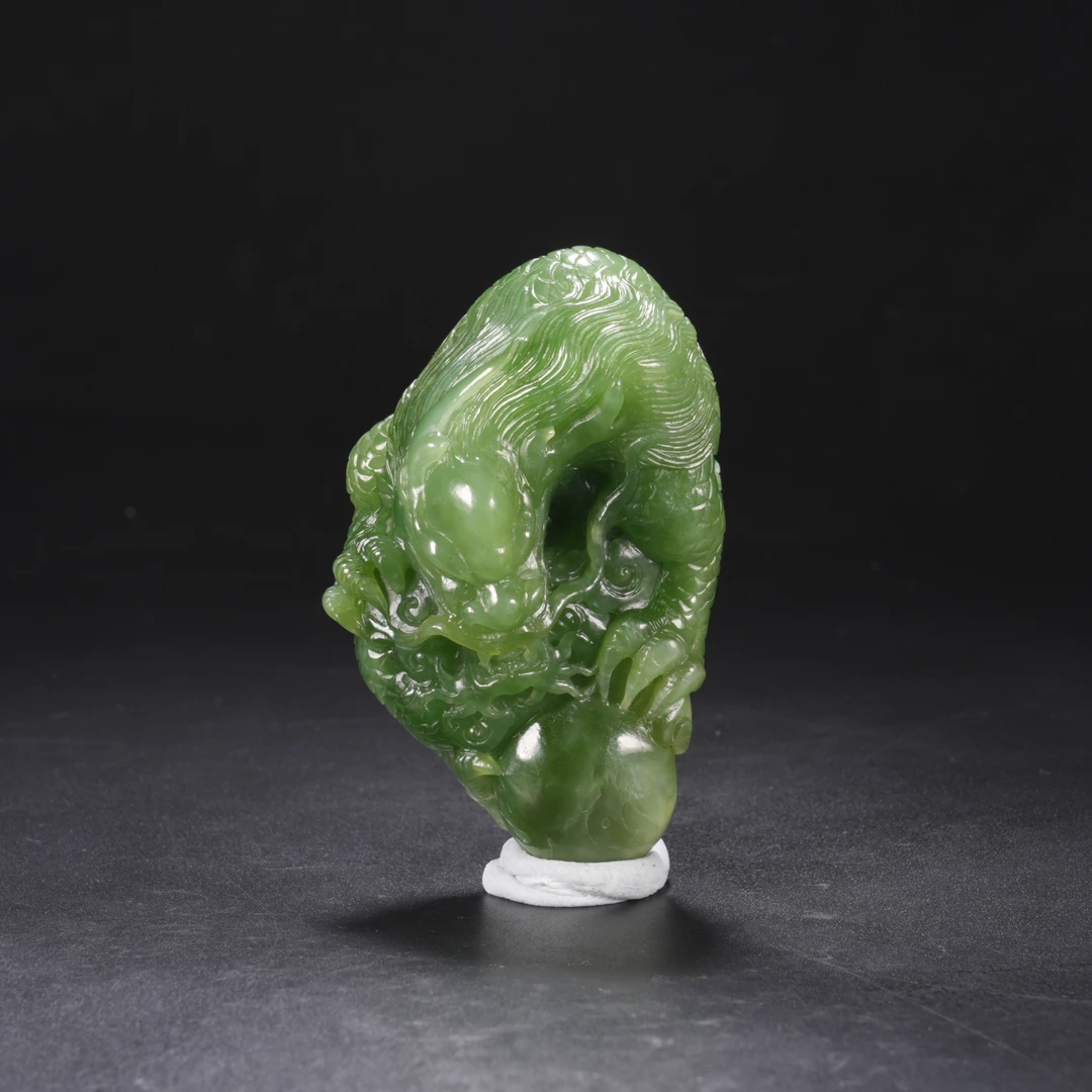 lot12和田玉碧玉龙行摆件