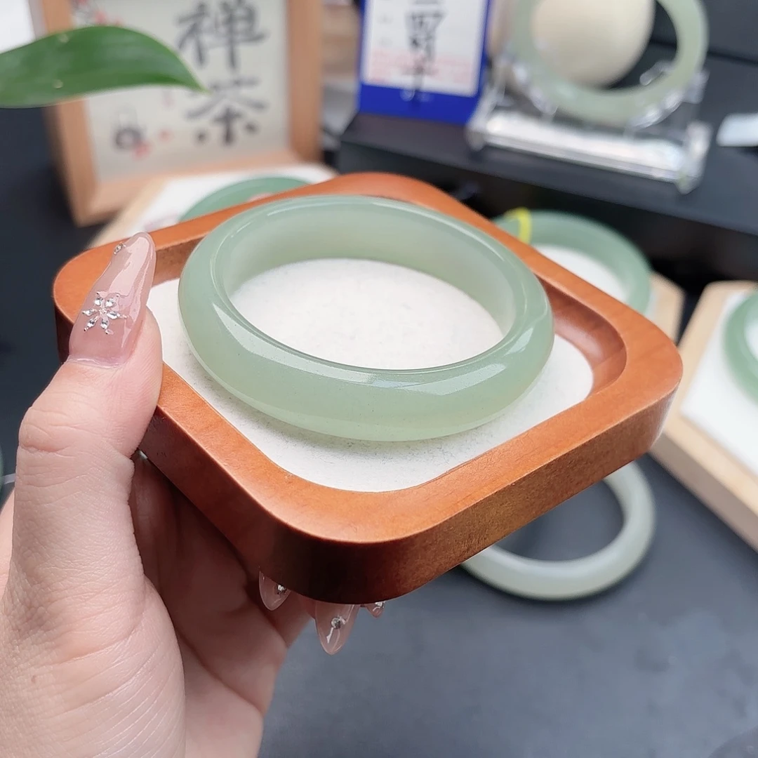石英质玉未镶嵌手镯5758