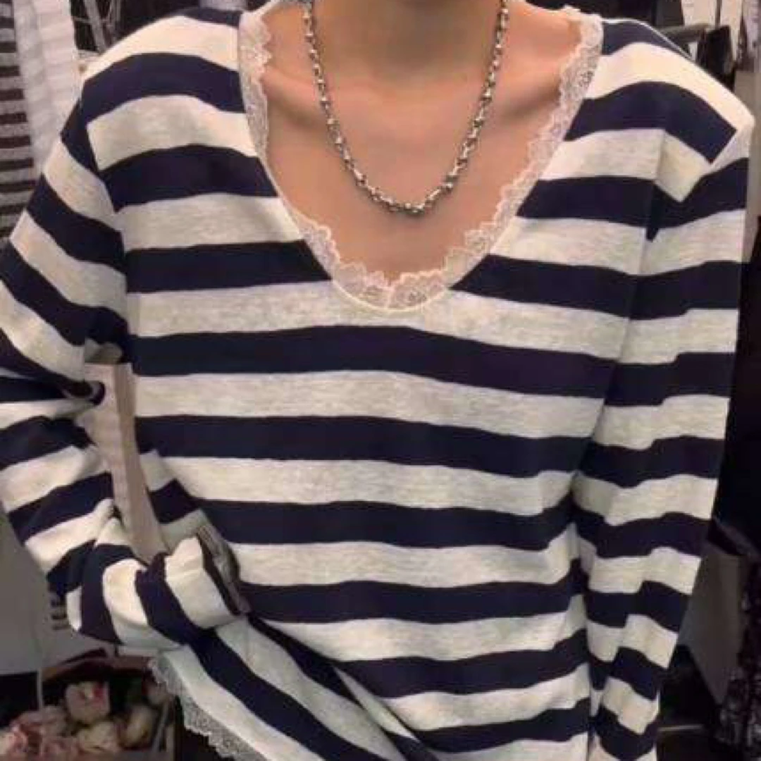 欧货条纹蕾丝边打底衫